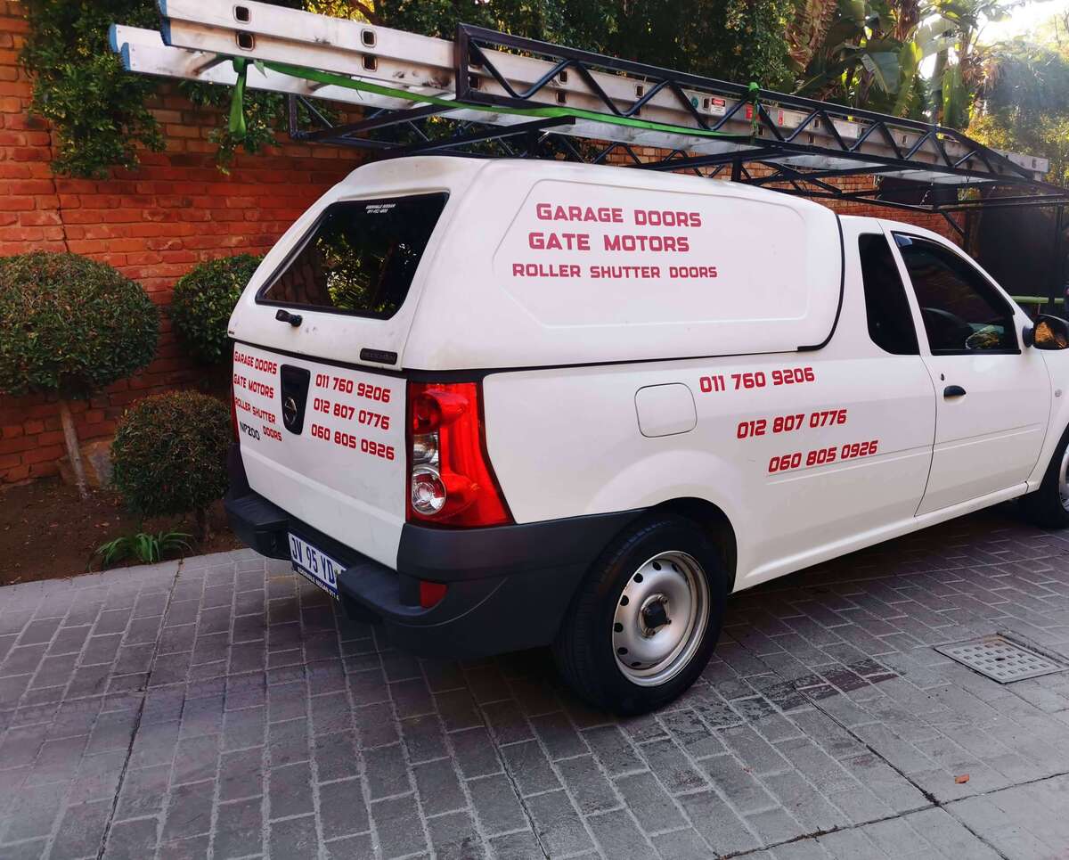 The Garage Door Company Logo